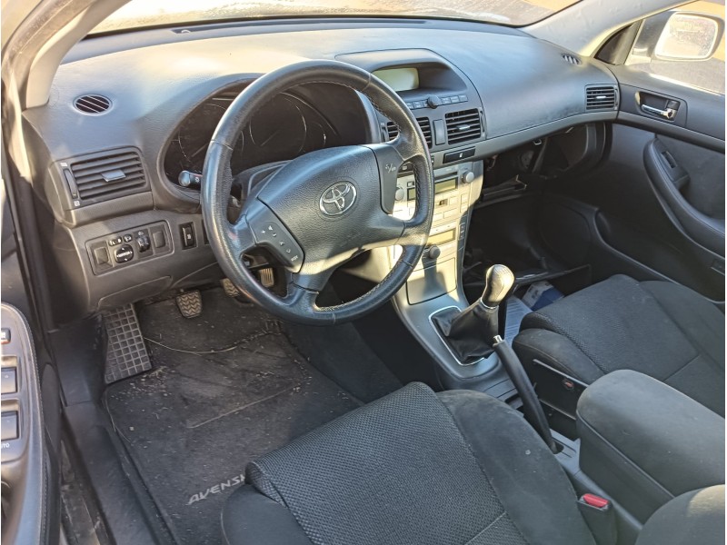 toyota avensis (_t25_) del año 2005