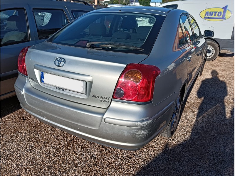 toyota avensis (_t25_) del año 2005