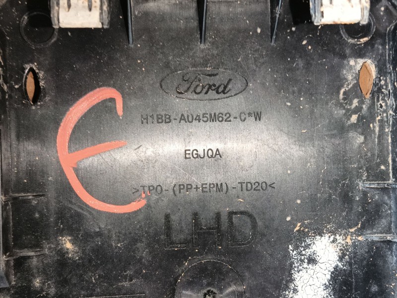 Recambio de apoyabrazos central para ford puma (j2k, cf7) 1.0 ecoboost referencia OEM IAM   