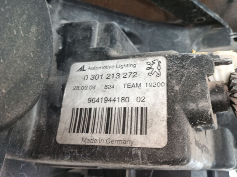 Recambio de faro derecho para peugeot 407 (6d_) 2.0 hdi 135 (6drhrh, 6drhre, 6drhrg, 6drhrj) referencia OEM IAM 620692  