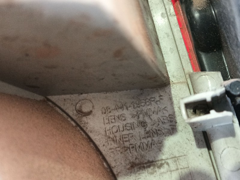 Recambio de piloto trasero derecho para volkswagen touran (1t1, 1t2) 1.9 tdi referencia OEM IAM 1T0945096G  