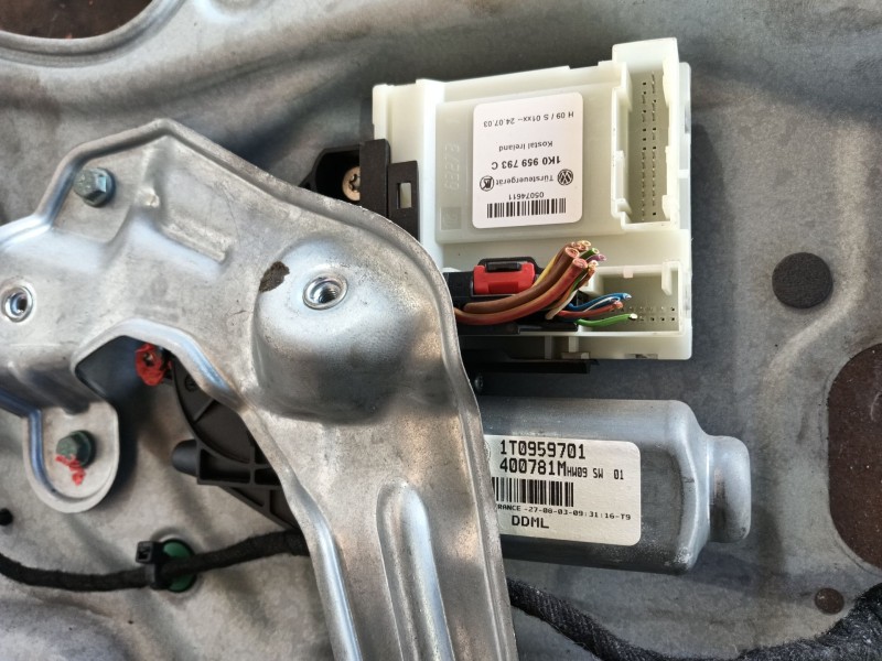 Recambio de elevalunas delantero izquierdo para volkswagen touran (1t1, 1t2) 1.9 tdi referencia OEM IAM   