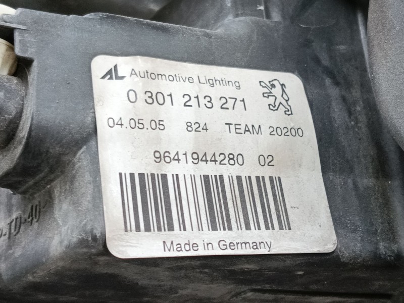 Recambio de faro derecho para peugeot 407 (6d_) 2.0 hdi 135 (6drhrh, 6drhre, 6drhrg, 6drhrj) referencia OEM IAM   