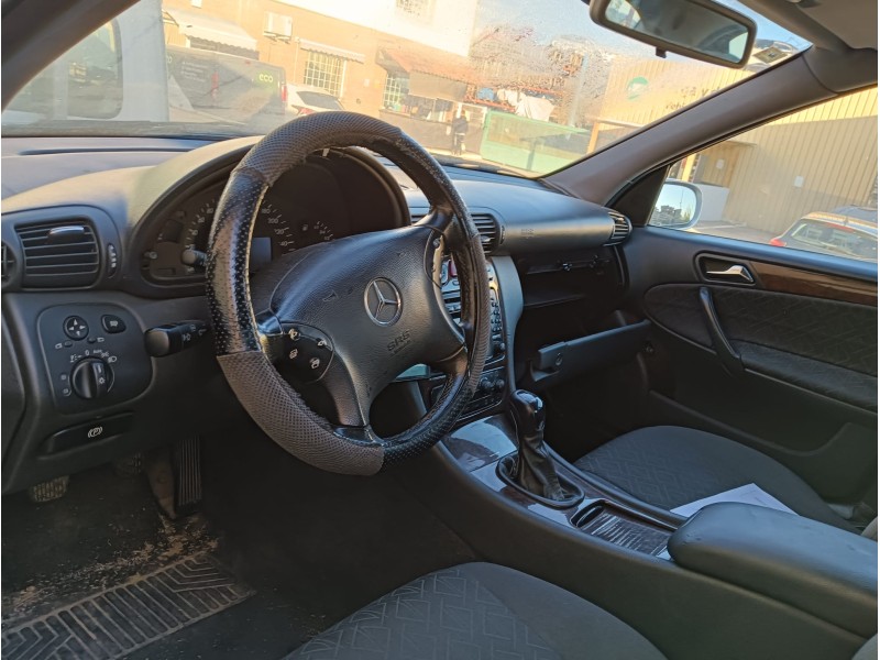 mercedes-benz clase c (w203) del año 2001