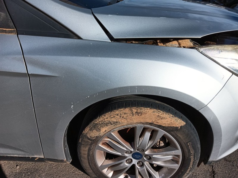 Recambio de aleta delantera derecha para ford focus iii 1.6 ti referencia OEM IAM   