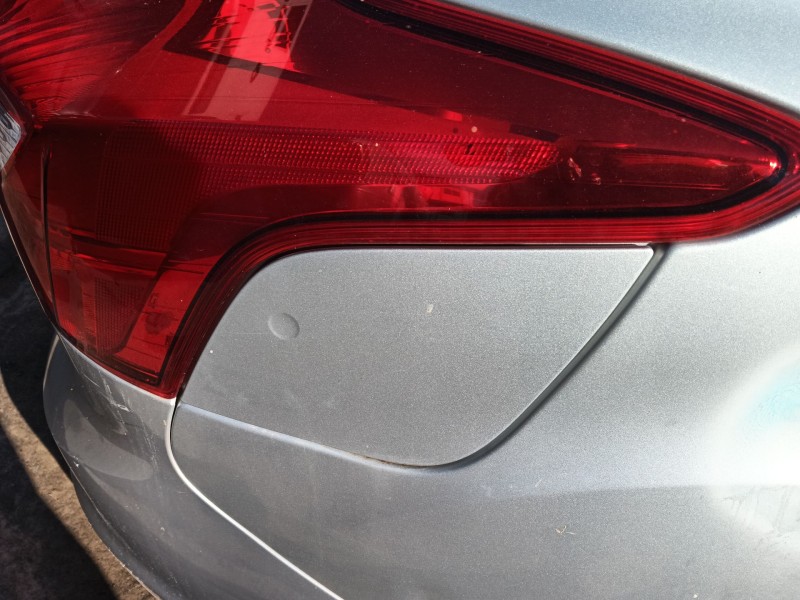 Recambio de tapa exterior combustible para ford focus iii 1.6 ti referencia OEM IAM   