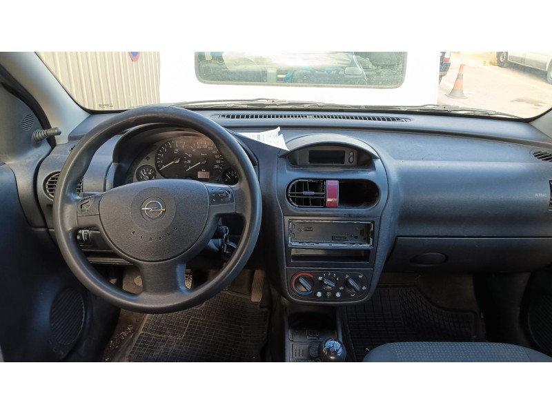 opel corsa c (x01) del año 2004