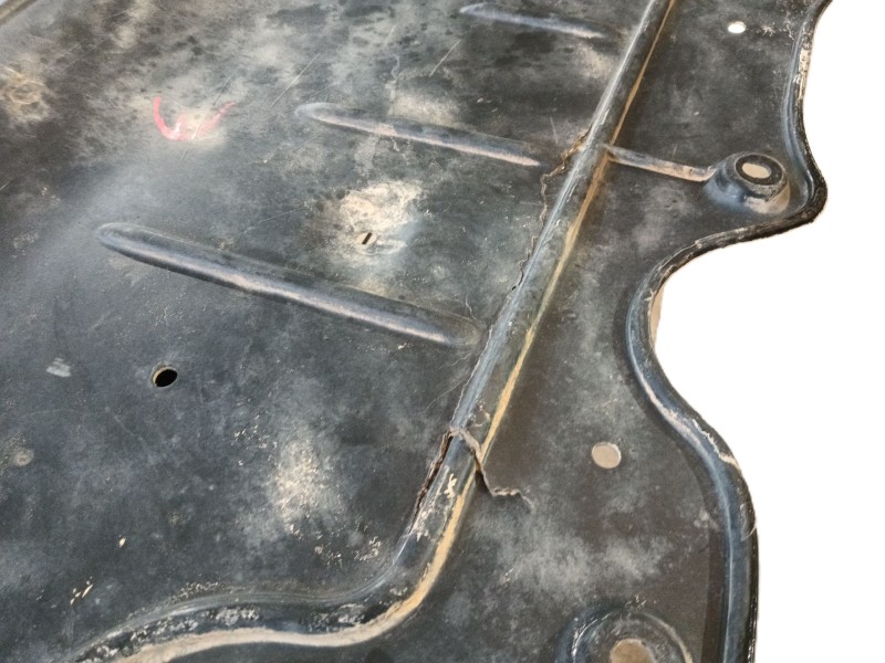 Recambio de cubrecarter para volkswagen touran (5t1) 1.5 tsi referencia OEM IAM   