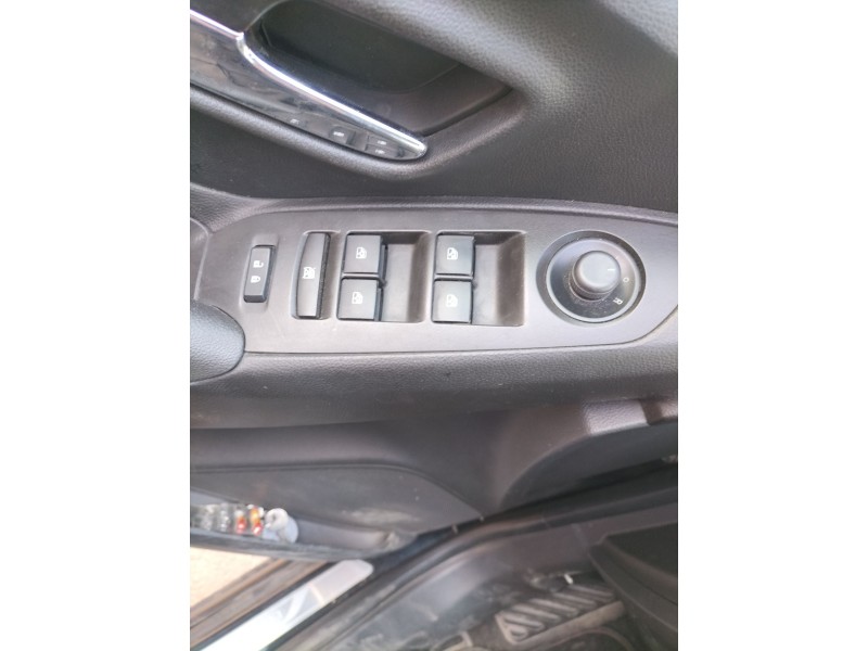 Recambio de mando elevalunas delantero izquierdo para chevrolet trax 1.7 td referencia OEM IAM   