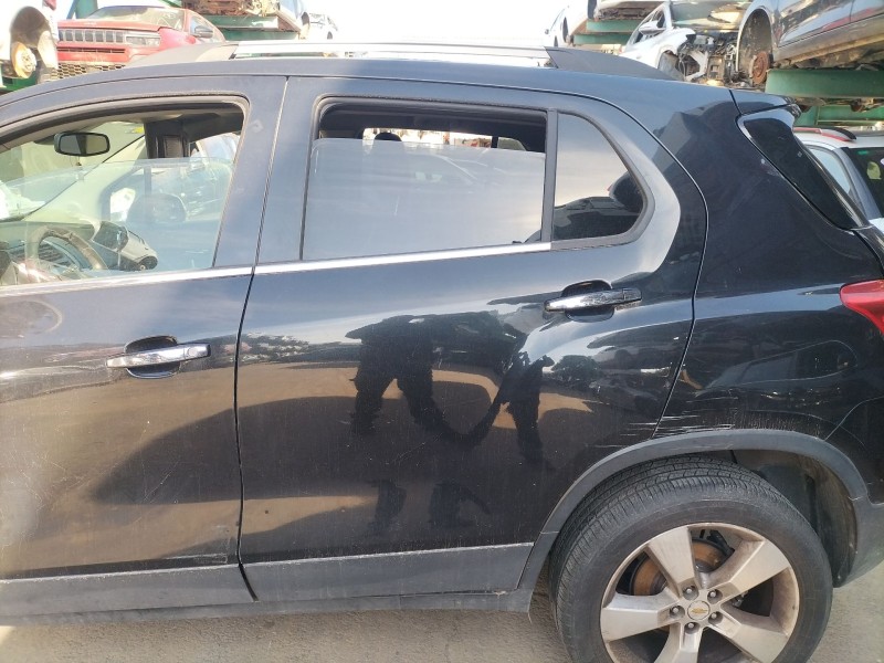 Recambio de puerta trasera izquierda para chevrolet trax 1.7 td referencia OEM IAM   