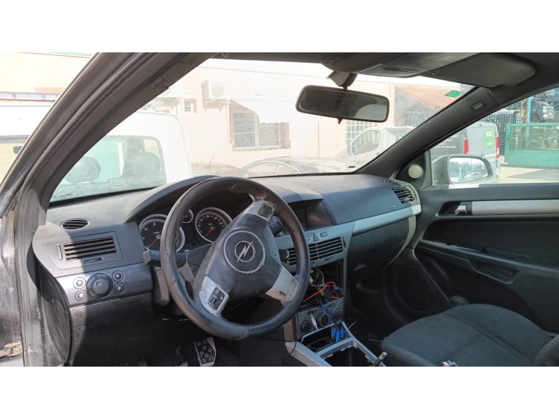 opel astra h gtc (a04) del año 2006