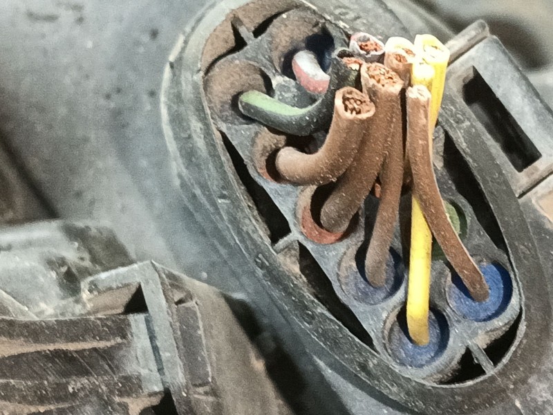 Recambio de faro derecho para volkswagen touran (1t1, 1t2) 1.9 tdi referencia OEM IAM 1T0941006R  