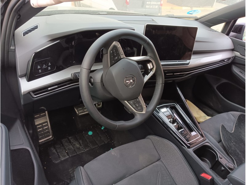 volkswagen golf del año 2024