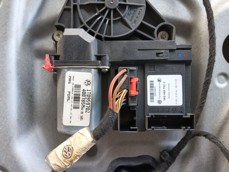 Recambio de elevalunas delantero derecho para volkswagen touran (1t1, 1t2) 1.9 tdi referencia OEM IAM   