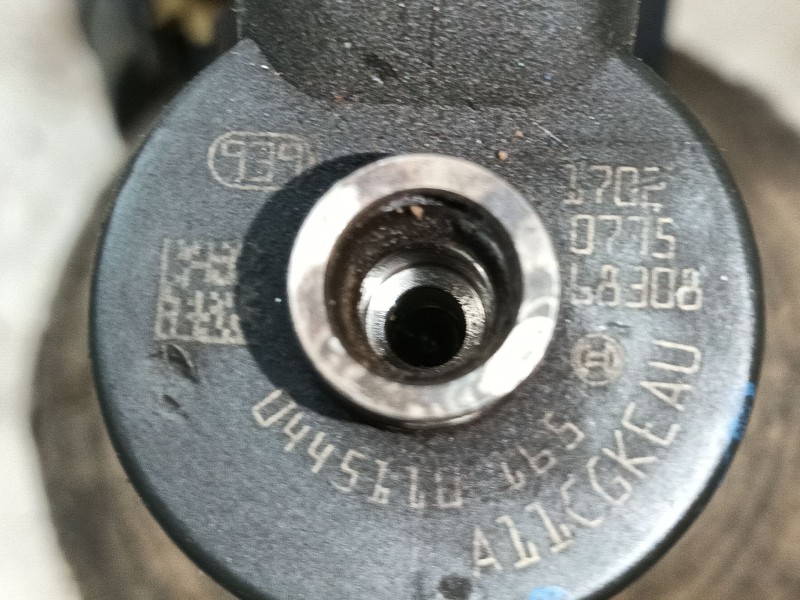 Recambio de inyector para opel astra h (a04) 1.9 cdti (l48) referencia OEM IAM 93186428 0445110165 