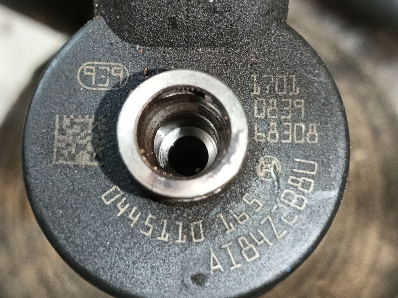 Recambio de inyector para opel astra h (a04) 1.9 cdti (l48) referencia OEM IAM 93186428 0445110165 