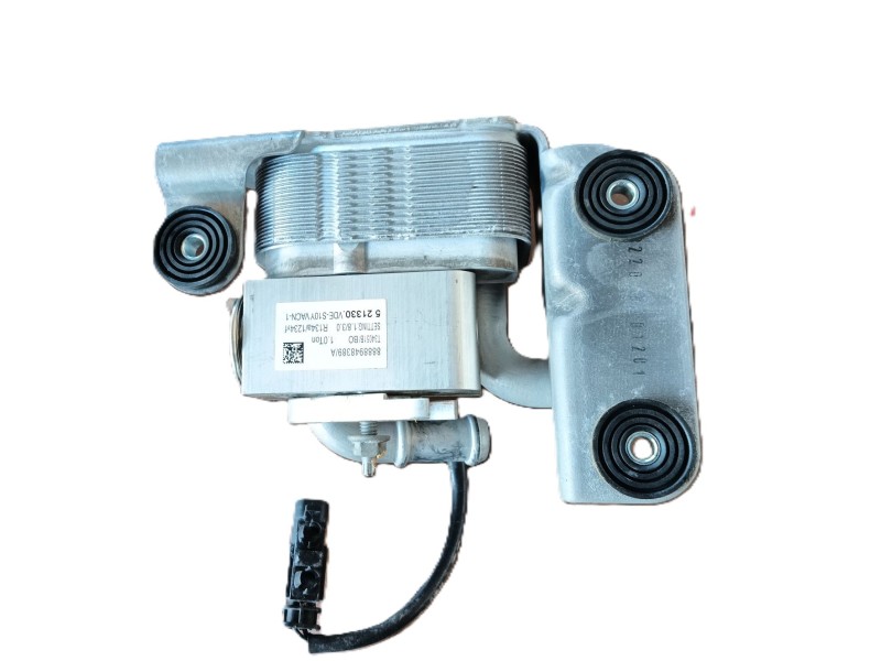 Recambio de condensador aire acondicionado para lynk & co 01 phev referencia OEM IAM 8888948389 521330 