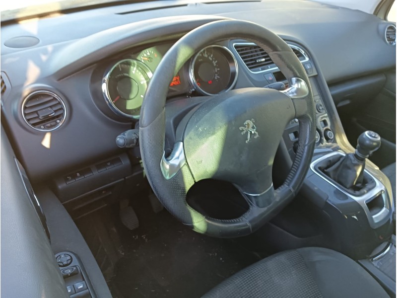 peugeot 5008 (0u_, 0e_) del año 2015