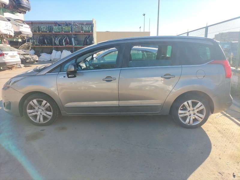 peugeot 5008 (0u_, 0e_) del año 2015