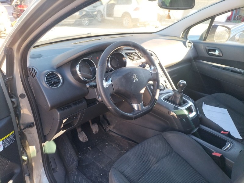 peugeot 5008 (0u_, 0e_) del año 2015