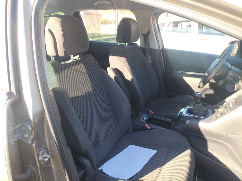 peugeot 5008 (0u_, 0e_) del año 2015