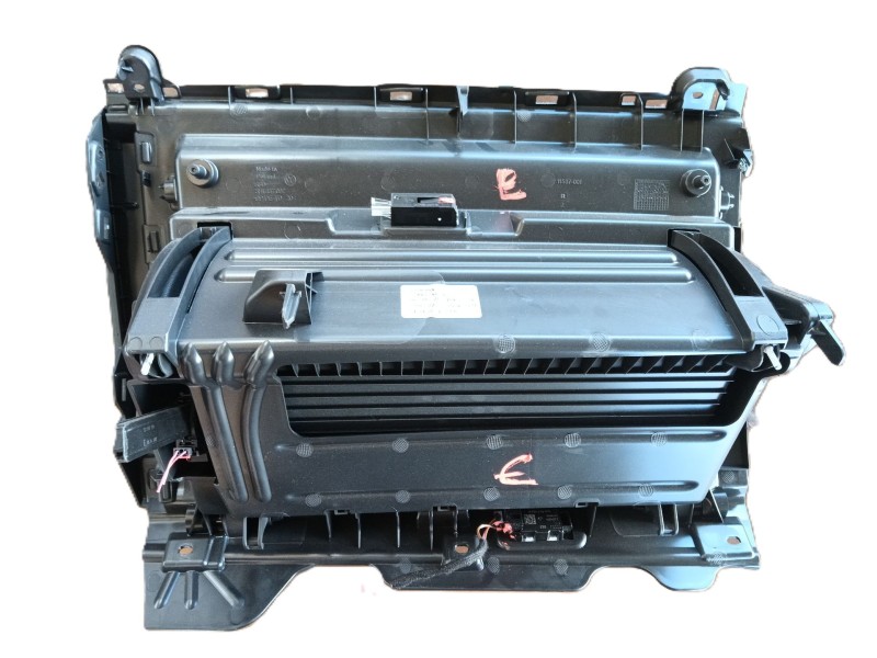 Recambio de guantera para volkswagen golf 1.5 etsi mhev referencia OEM IAM   