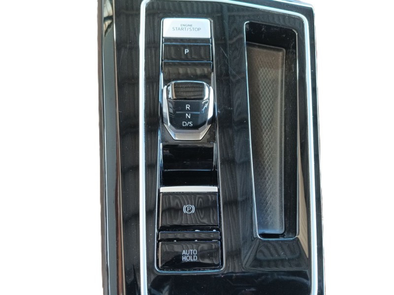 Recambio de consola central para volkswagen golf 1.5 etsi mhev referencia OEM IAM 5H1711113UZN  