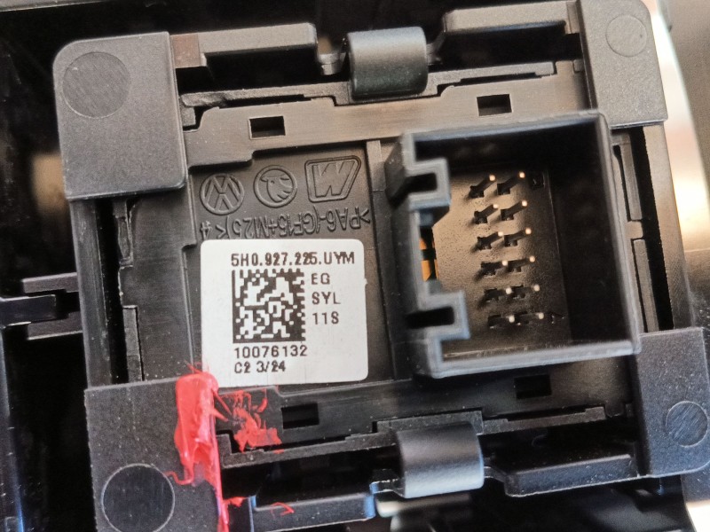 Recambio de consola central para volkswagen golf 1.5 etsi mhev referencia OEM IAM 5H1711113UZN  