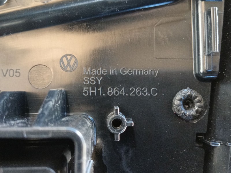 Recambio de consola central para volkswagen golf 1.5 etsi mhev referencia OEM IAM 5H1711113UZN  