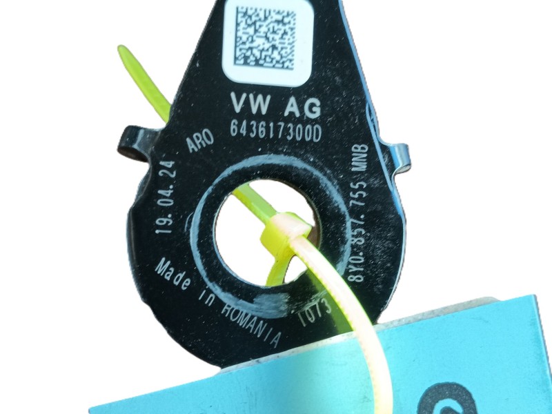 Recambio de enganche cinturon delantero derecho para volkswagen golf 1.5 etsi mhev referencia OEM IAM   
