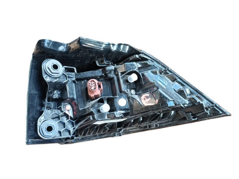 Recambio de piloto trasero izquierdo para volkswagen golf 1.5 etsi mhev referencia OEM IAM 5H0945207B  