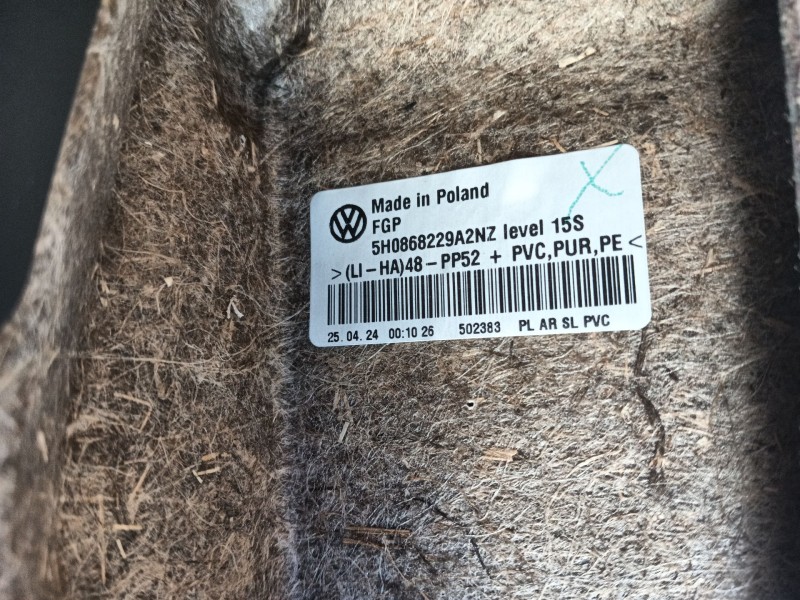 Recambio de guarnecido puerta delantera izquierda para volkswagen golf 1.5 etsi mhev referencia OEM IAM   