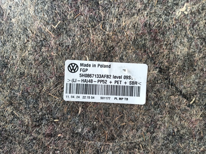 Recambio de guarnecido puerta delantera izquierda para volkswagen golf 1.5 etsi mhev referencia OEM IAM   