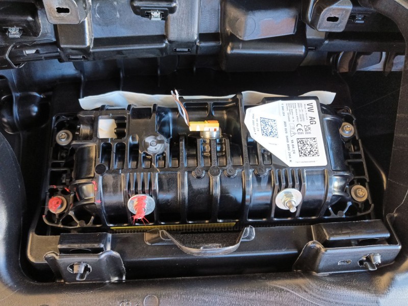 Recambio de salpicadero para volkswagen golf 1.5 etsi mhev referencia OEM IAM 5H1857003MXCC  