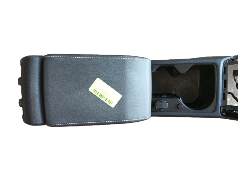 Recambio de apoyabrazos central para volkswagen golf 1.5 etsi mhev referencia OEM IAM   