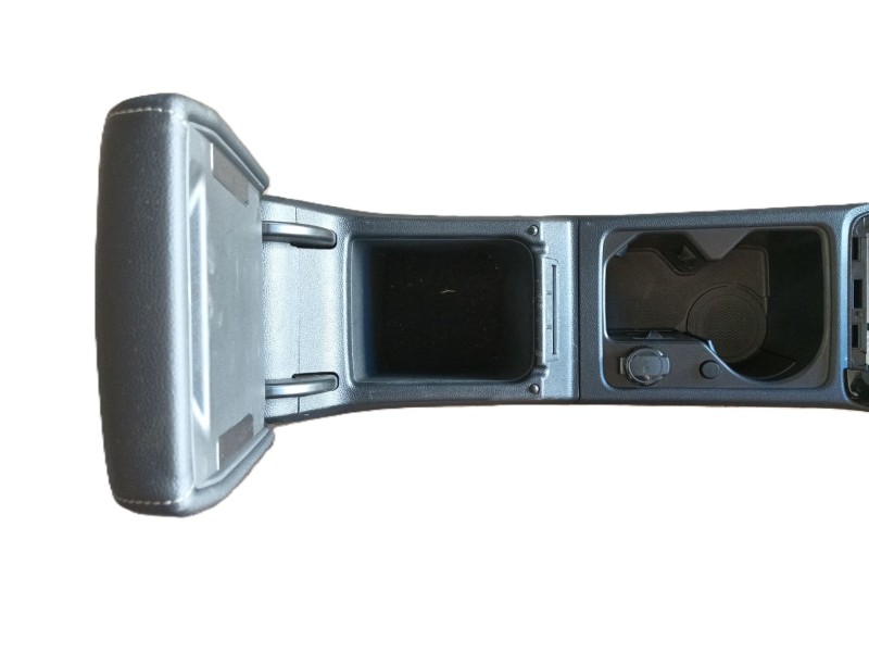 Recambio de apoyabrazos central para volkswagen golf 1.5 etsi mhev referencia OEM IAM   