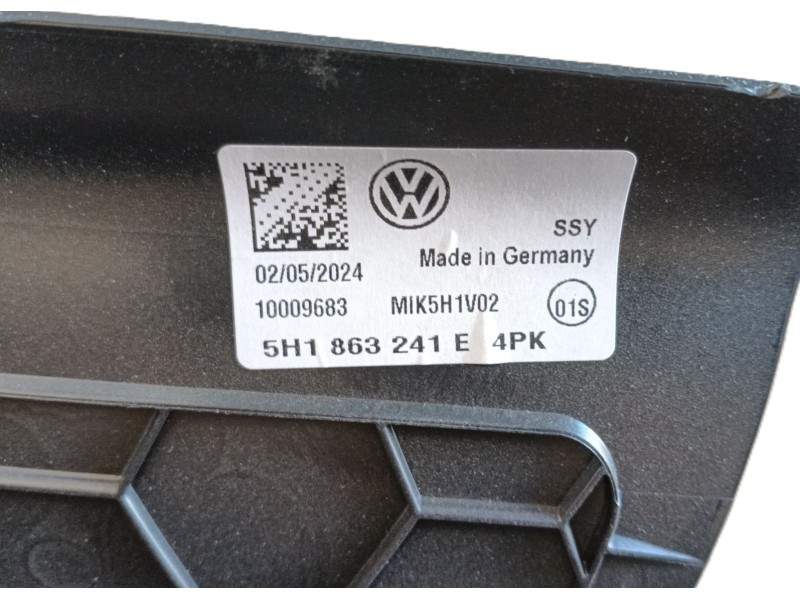 Recambio de apoyabrazos central para volkswagen golf 1.5 etsi mhev referencia OEM IAM   