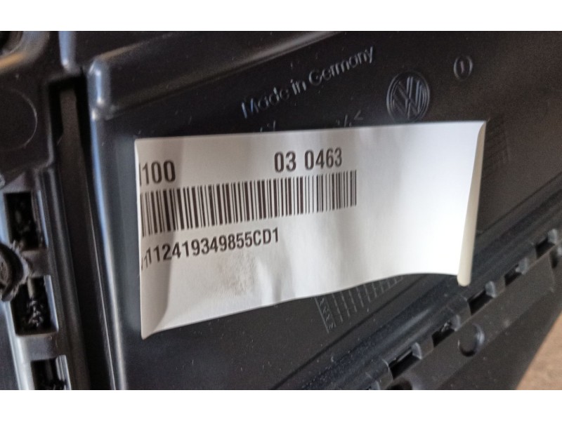 Recambio de apoyabrazos central para volkswagen golf 1.5 etsi mhev referencia OEM IAM   