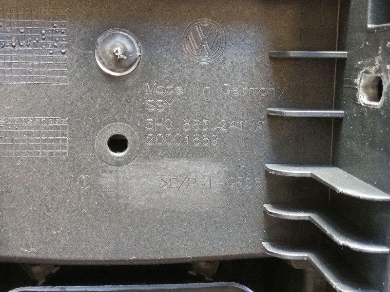 Recambio de apoyabrazos central para volkswagen golf 1.5 etsi mhev referencia OEM IAM   