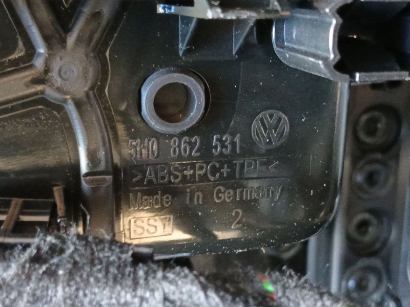 Recambio de apoyabrazos central para volkswagen golf 1.5 etsi mhev referencia OEM IAM   