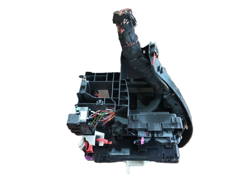 Recambio de caja reles / fusibles para volkswagen golf 1.5 etsi mhev referencia OEM IAM   