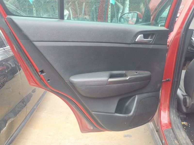 Recambio de guarnecido puerta trasera izquierda para kia sportage iv (ql, qle) 1.6 gdi referencia OEM IAM   