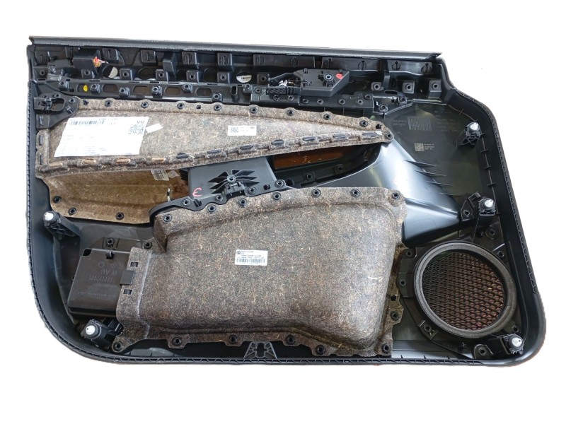 Recambio de guarnecido puerta delantera derecha para volkswagen golf 1.5 etsi mhev referencia OEM IAM   