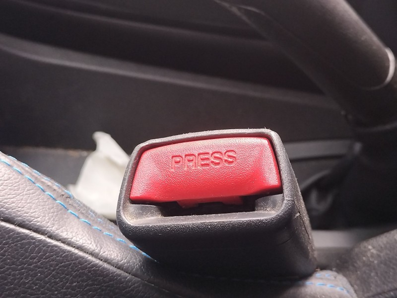 Recambio de enganche cinturon delantero izquierdo para dacia spring ev (b6m1) referencia OEM IAM   