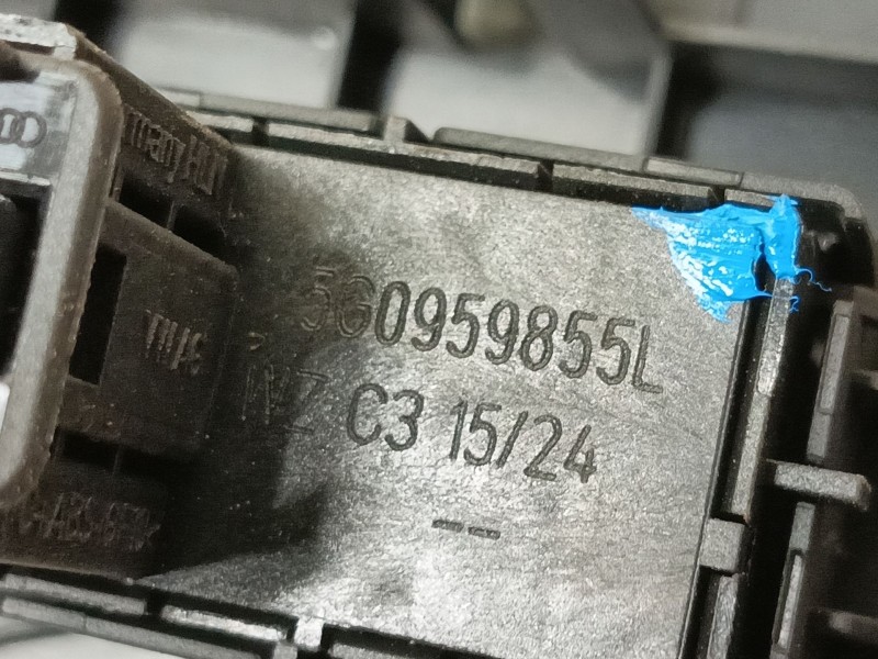 Recambio de mando elevalunas delantero derecho para volkswagen golf 1.5 etsi mhev referencia OEM IAM 5G0959855LWZU  