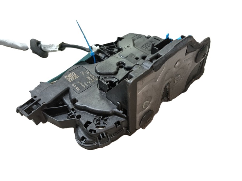 Recambio de cerradura puerta trasera izquierda para volkswagen golf 1.5 etsi mhev referencia OEM IAM   