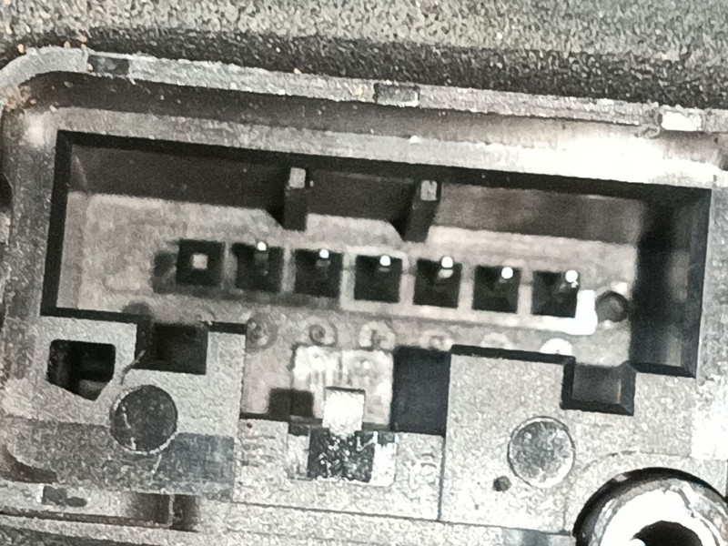 Recambio de cerradura puerta trasera izquierda para volkswagen golf 1.5 etsi mhev referencia OEM IAM   