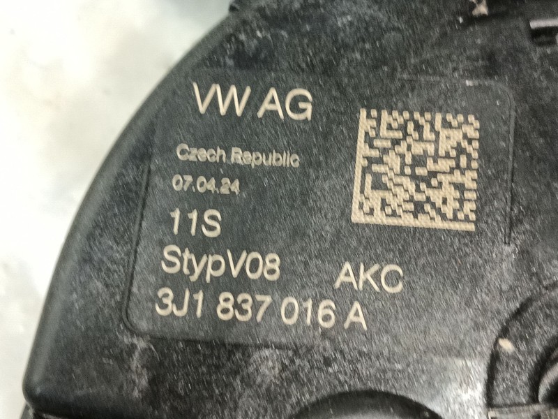 Recambio de cerradura puerta delantera derecha para volkswagen golf 1.5 etsi mhev referencia OEM IAM 3J1837016A  