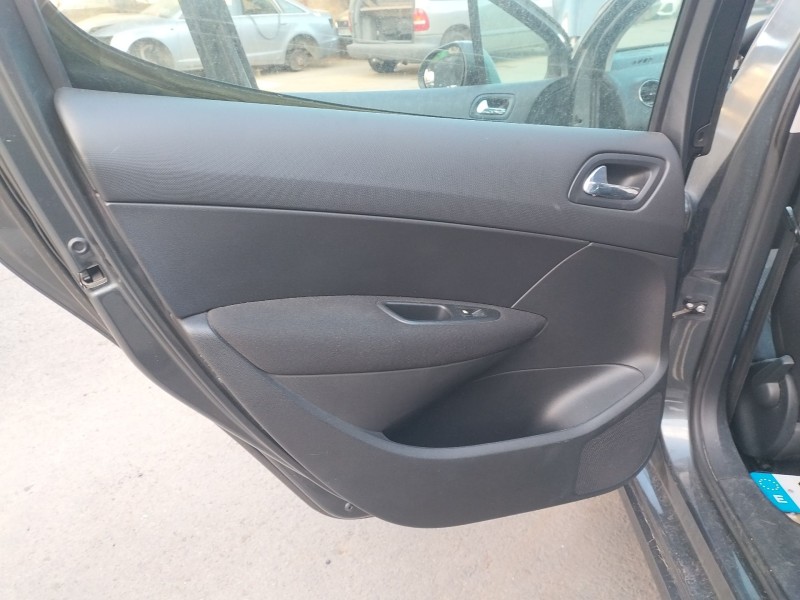 Recambio de guarnecido puerta trasera izquierda para peugeot 308 i (4a_, 4c_) 1.6 hdi referencia OEM IAM   