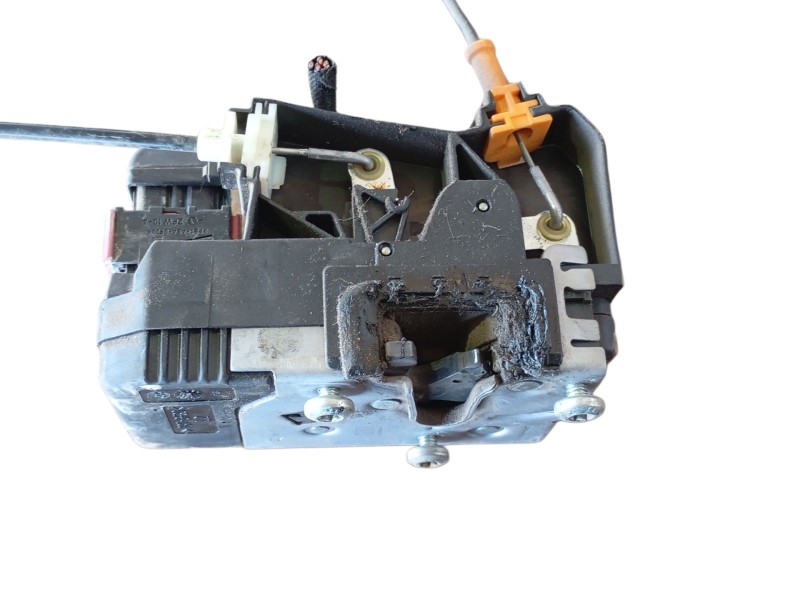 Recambio de cerradura puerta delantera izquierda para opel combo tour 1.3 cdti 16v referencia OEM IAM 13203901  